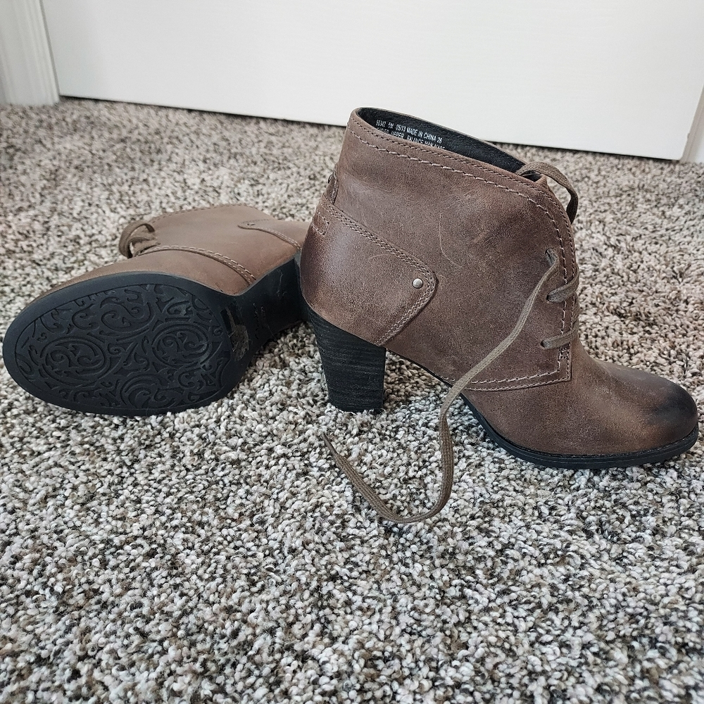 Clark's heeled boots